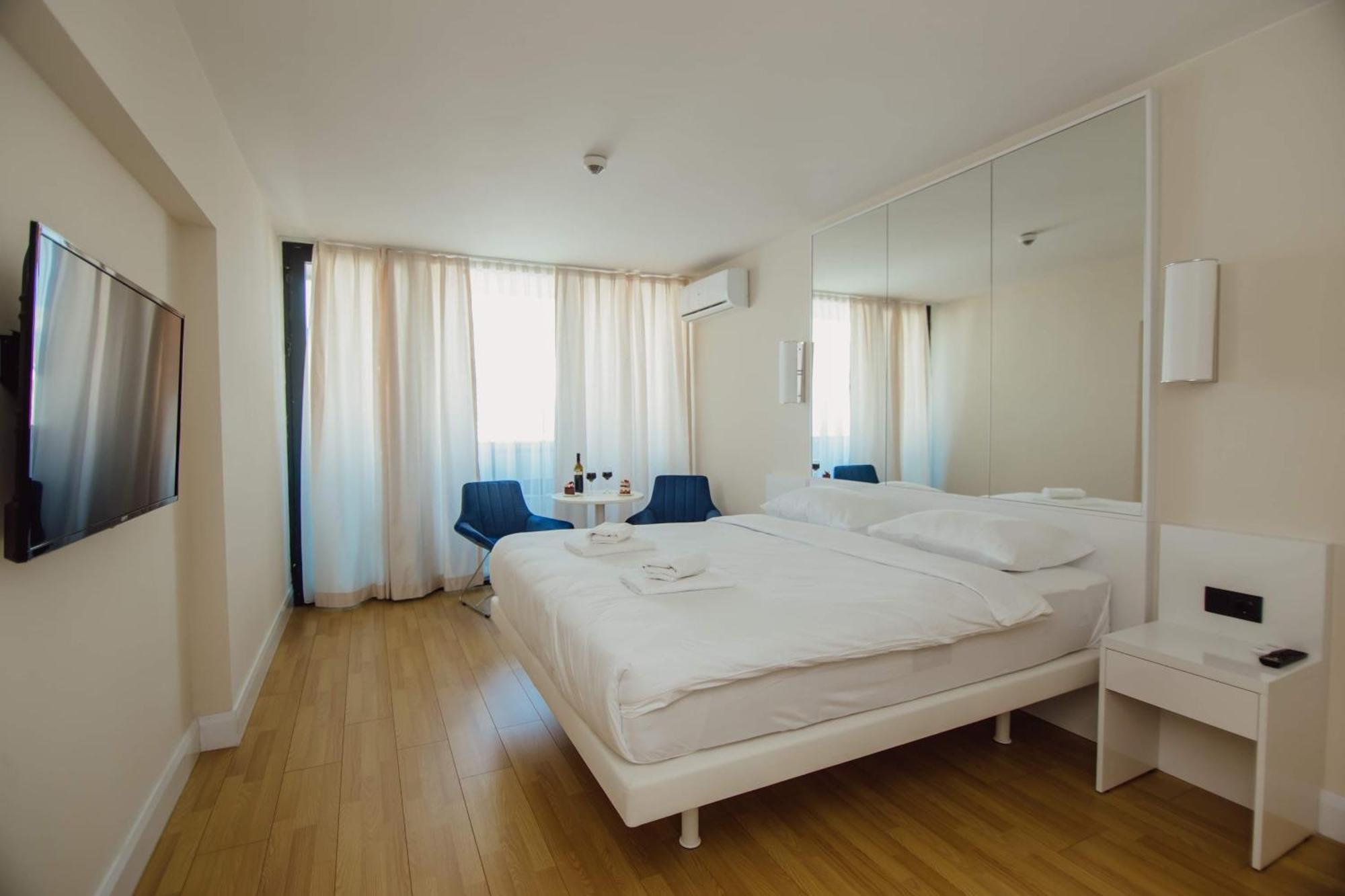 Luxury Beach Front Hotel Batumi Kültér fotó